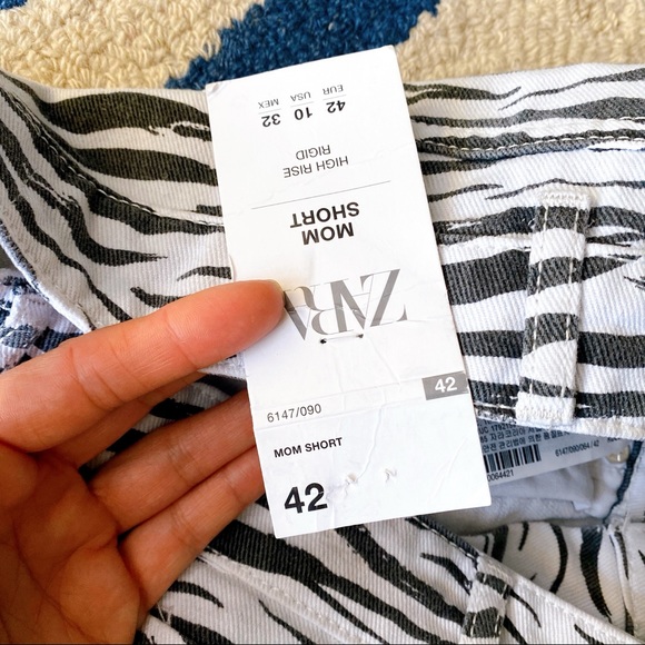π¦ ZARA BLACK WHITE ZEBRA PRINT HIGH WAIST MOM DENIM SHORTS! - Picture 8 of 13